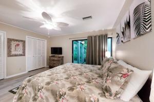 a bedroom with a bed and a ceiling fan at 1217 Lagoon Villas in Fernandina Beach