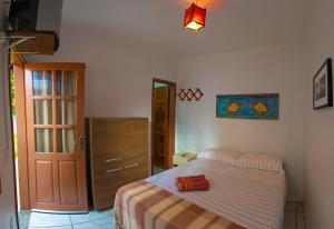 Giường trong phòng chung tại Pousada Do Sol Garopaba