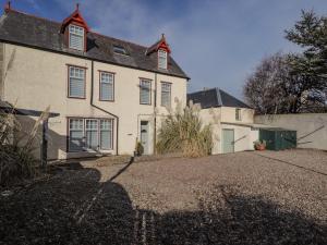 a large white house with a driveway at 1 Seafield Street in Cullen