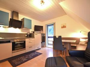 Een keuken of kitchenette bij Idyllic holiday home in a mansion with garden in the beautiful Black Forest