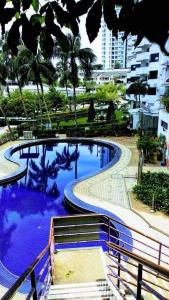 AGODA C VIEW @ Sri Sayang Beach Resort内部或周边的泳池