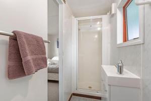 Hamilton City Holiday Park tesisinde bir banyo