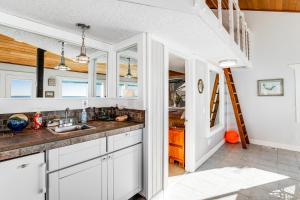 Φωτογραφία από το άλμπουμ του Cape Kuh'lye σε Λίνκολν Σίτι