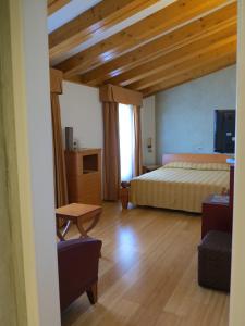 Llit o llits en una habitació de Hotel Della Torre 1850