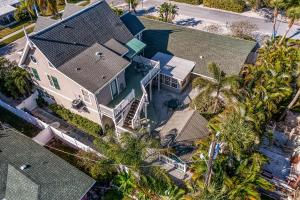 Gallery image of Mint Green Getaway in Holmes Beach