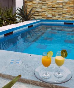 Der Swimmingpool an oder in der Nähe von Rooms in Cancun Airport