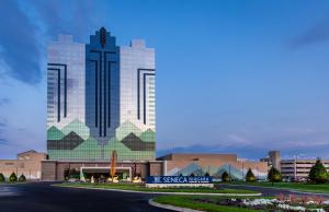 un rendimiento del edificio médico Sasha en Seneca Niagara Resort & Casino, en Niagara Falls