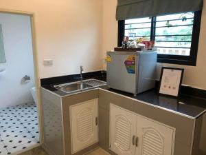 Dapur atau dapur kecil di Sonne resort ซอนเนอ รีสอร์ต