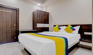 Postelja oz. postelje v sobi nastanitve Hotel Anand Shree Near Airport,Indore