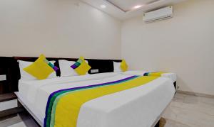 Postelja oz. postelje v sobi nastanitve Hotel Anand Shree Near Airport,Indore