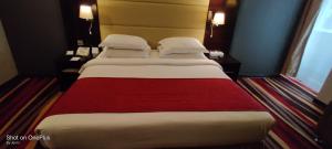 Un ou plusieurs lits dans un hébergement de l'établissement Nehal Hotel
