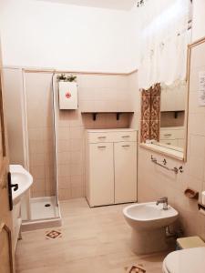A bathroom at Salento - A Casa di Lilli