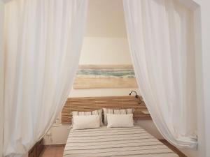 A bed or beds in a room at Appartamentino tipico nel centro