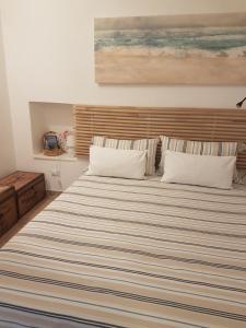 A bed or beds in a room at Appartamentino tipico nel centro