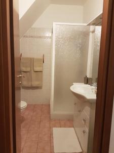A bathroom at Appartamentino tipico nel centro