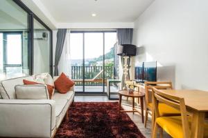 Uma vista geral da montanha ou uma vista da montanha a partir do aparthotel