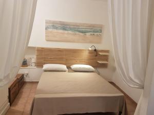 A bed or beds in a room at Appartamentino tipico nel centro