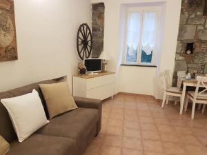 A seating area at Appartamentino tipico nel centro