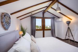 Postel nebo postele na pokoji v ubytování Villa Kora + 37 fotografií
