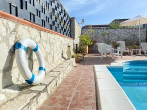 A piscina localizada em Villa con Piscina a Balestrate ou nos arredores