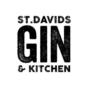 St Davids Gin & Kitchen - The Cathedral Villas في سانت دافيدز: ملصق أبيض وأسود مع الكلمات مدار أيام ومطبخ