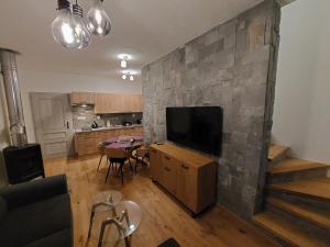 Kuchyňa alebo kuchynka v ubytovaní Mýto Apartments BERGMAX, Ski Jasná Chopok 10min transit - Resort Mýto Apartments, parking free