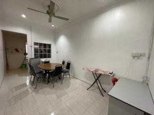 Gallery image of Homestay Bidor DMaju in Bidur