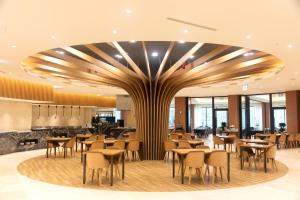 a dining area with tables and chairs in a restaurant at Seoul Olympic Parktel in Seoul