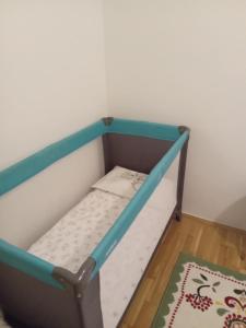 Ein Bett oder Betten in einem Zimmer der Unterkunft Vedrana-near centre and free garage, electricity for electric cars