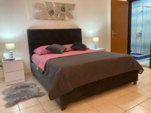 Ein Bett oder Betten in einem Zimmer der Unterkunft Apartmani Vera