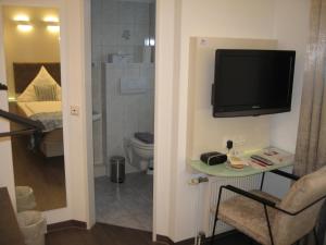 Bilik mandi di Hotel Windjammer