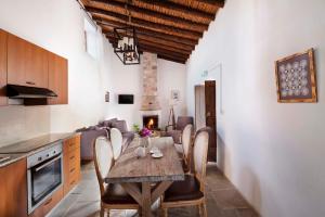 Kuchyň nebo kuchyňský kout v ubytování Meleni Cottage Houses