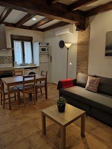 a living room with a couch and a table at Casa Bruna in Cobisa