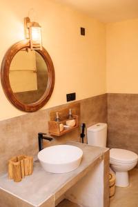 Vannituba majutusasutuses Igabara Hobbit House
