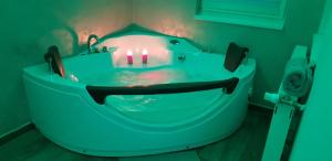 Foto sihtkohas Subotica asuva majutusasutuse Jacuzzi Room galeriist
