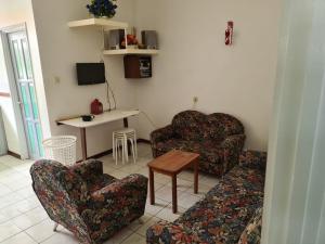 a living room with two chairs and a table at Kwarts Appartementen in Paramaribo