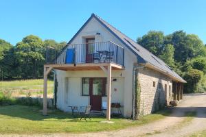 a small house with a balcony on top of it at Domaine de Lesvaniel in Landudec