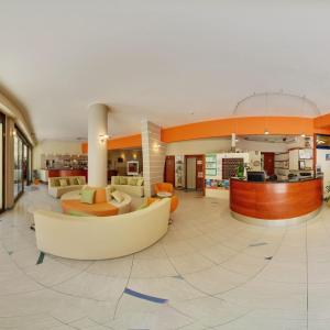 Vstupní hala nebo recepce v ubytování Hotel Sorriso + 37 fotografií