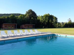 Bazén v ubytování Paraíso Liumalla Lodge nebo v jeho okolí