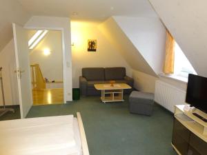 a living room with a couch and a table at Ferienwohnung Pension Sigwarth in Belgern