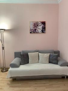 a couch in a living room with a picture on the wall at Prater Zentrum in Vienna