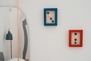 a room with two switches on a wall at SIGNORA ANGELINA in Polignano a Mare