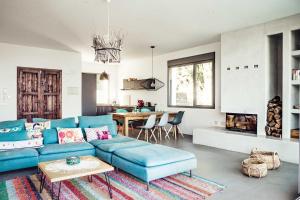 a living room with a blue couch and a table at CASA DOS MARES in Tarifa