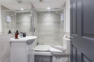 Ένα μπάνιο στο Charles Alexander Short Stay - The Gateway