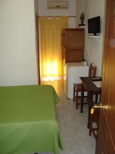 Televízia a/alebo spoločenská miestnosť v ubytovaní Hostal Durán