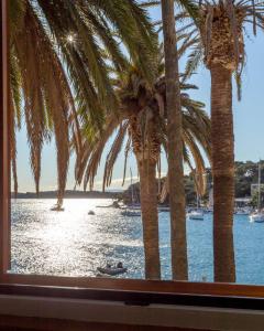 Imagen de la galería de Deluxe Dreamy room in the Center of Hvar with Sea View, en Hvar