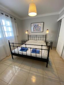 A bed or beds in a room at Miramar Még 37 kép