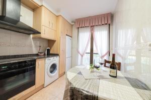 Kuchyň nebo kuchyňský kout v ubytování Apartamento Albelda Centro