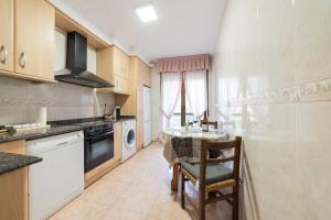 Kuchyň nebo kuchyňský kout v ubytování Apartamento Albelda Centro