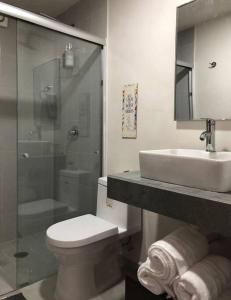 Bathroom sa Be Central Departamento con alberca en el centro de Guadalaja